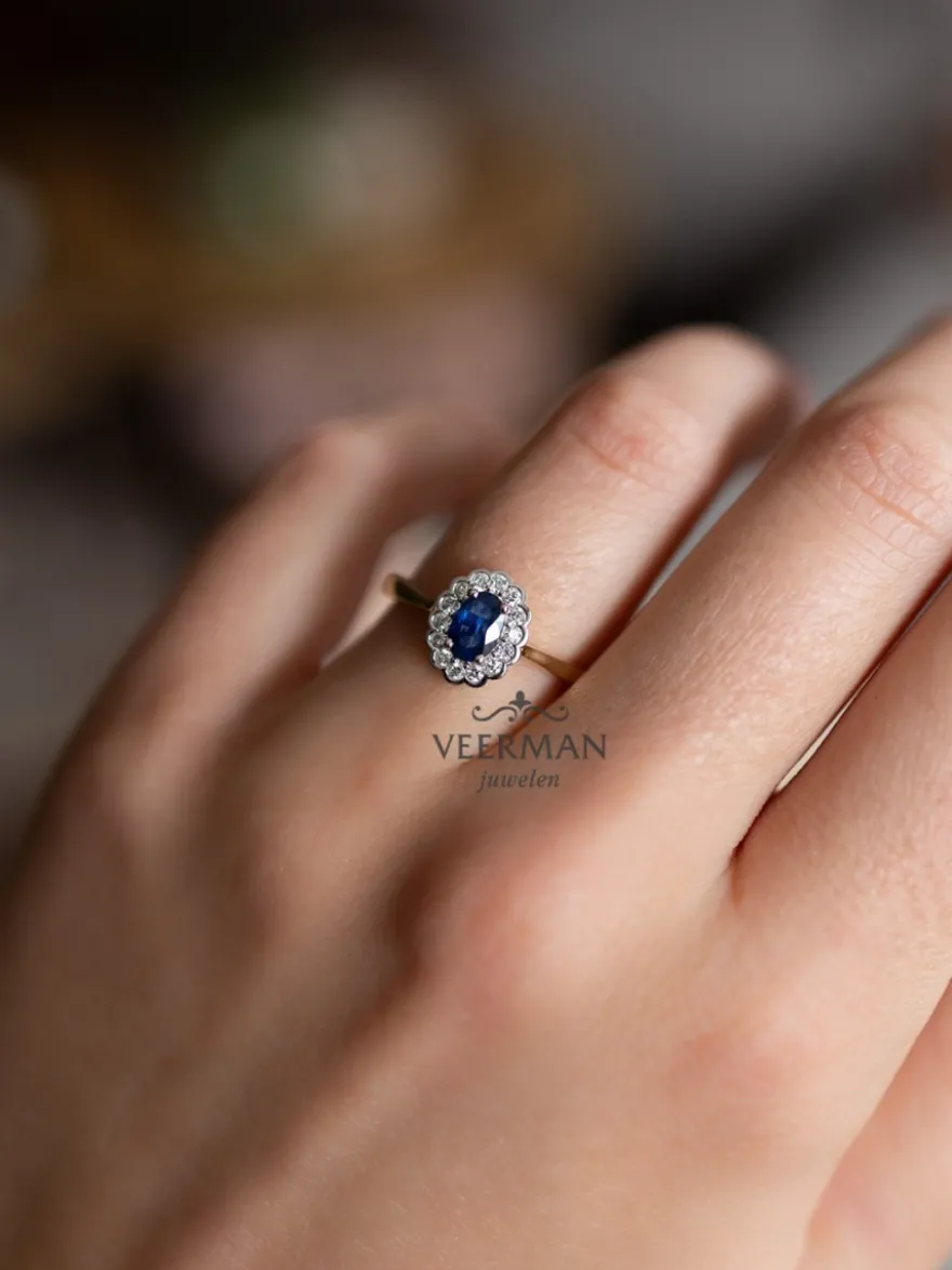 Bicolor entourage ring met ovale saffier + luxe cadeau