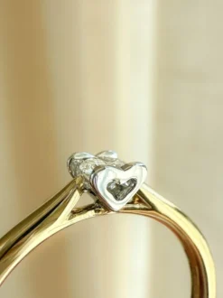 Bicolor solitair ring met diamant in hartvorm zetting 0,19crt + Luxe Cadeau