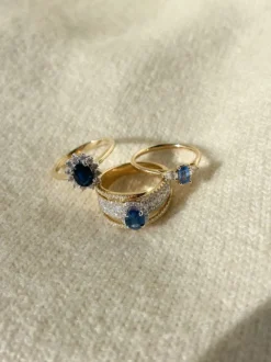 Brede bicolor ring met saffier en briljant + Luxe Cadeau