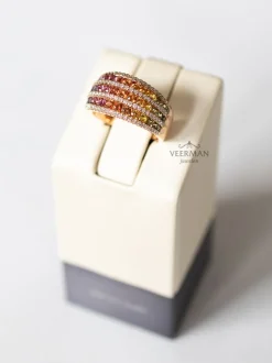 Brede roségouden ring rainbow saffier en briljant 0,52crt.