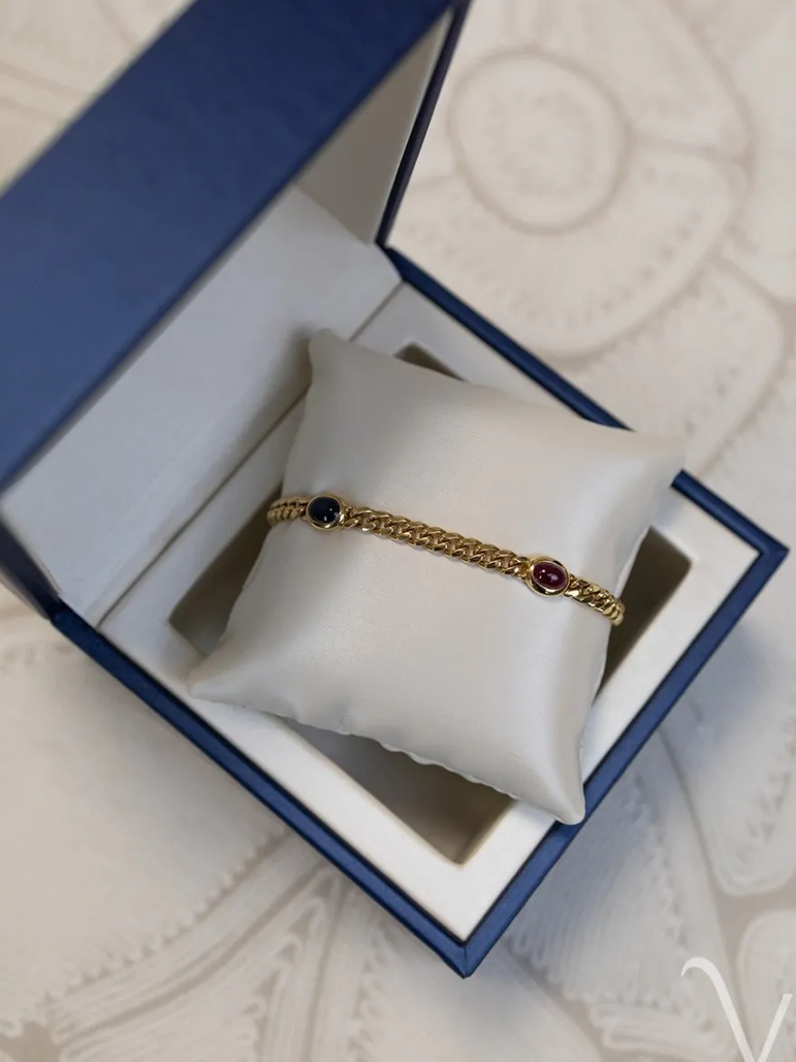 Geelgouden armband met saffier, robijn en smaragd + Luxe Cadeau