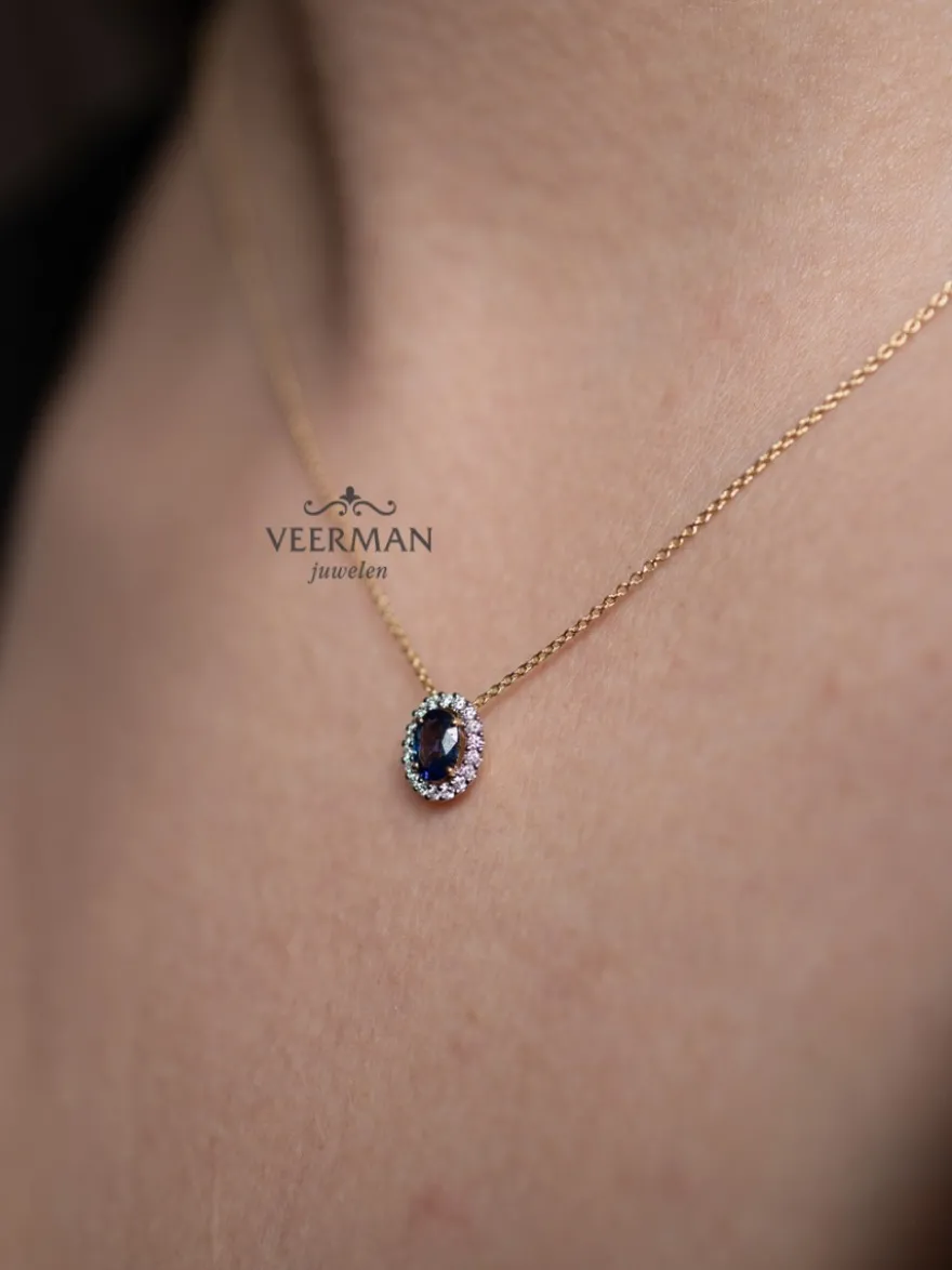 Geelgouden collier met entourage saffier en briljant