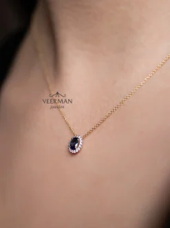 Geelgouden collier met entourage saffier en briljant