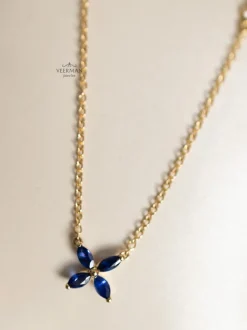 Geelgouden collier met saffier bloem + Gratis verzending
