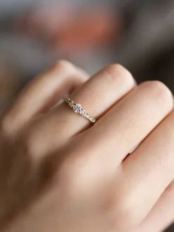 Geelgouden driesteens ring met diamant 0,46crt. + Cadeau