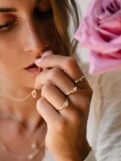 Geelgouden driesteens ring met diamant 0,35crt. + Luxe Cadeau