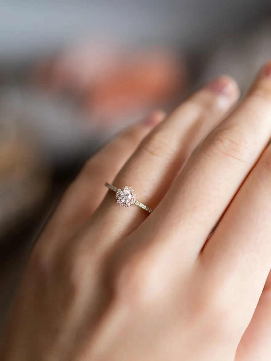 Geelgouden entourage ring met briljant 0,45crt. + Cadeau