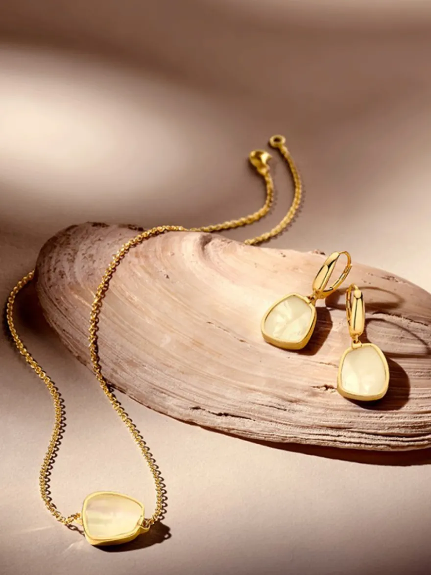 Geelgouden oorhaken met parelmoer + luxe cadeau