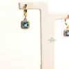 Geelgouden oorsieraad met London Blue topaas + Luxe Cadeau