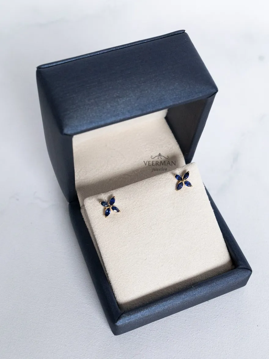Geelgouden oorstekers met saffier bloem + Luxe Cadeau