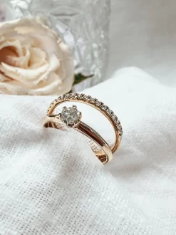 Geelgouden rijring met briljant (0,26crt.) + luxe cadeau