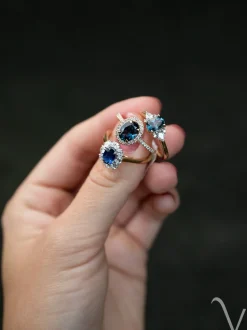 Geelgouden ring met london blue topaas en diamant 0,24crt. + Luxe Cadeau