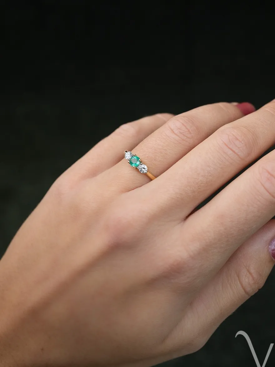 Geelgouden ring met smaragd en briljant 0,20crt + Luxe Cadeau