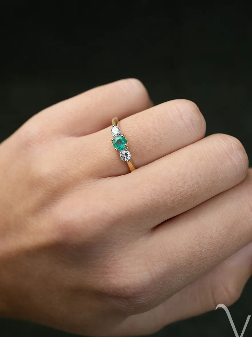Geelgouden ring met smaragd en briljant 0,20crt + Luxe Cadeau