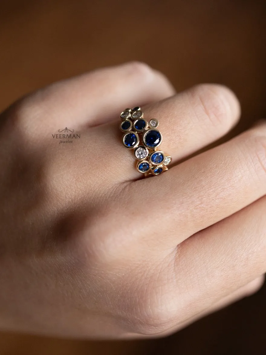 Geelgouden ring saffier en briljant in zetkast + Luxe cadeau