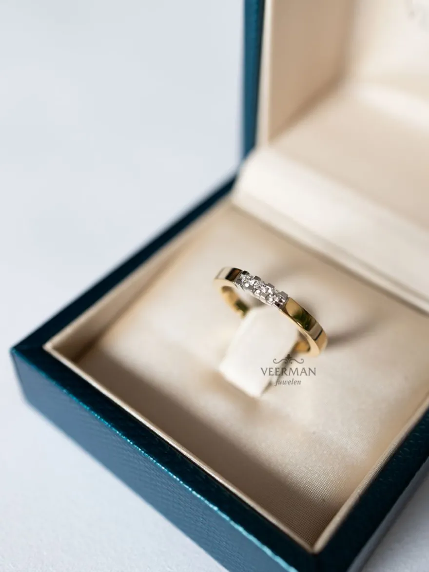 Gouden alliance ring met 3 briljanten + Luxe cadeau