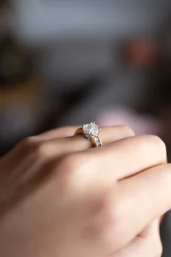Ring invisible zetting in geelgoud | Veerman Juwelen