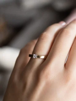 Roos 1835 roségouden solitairring diamant 0,15crt. 84R15RW18