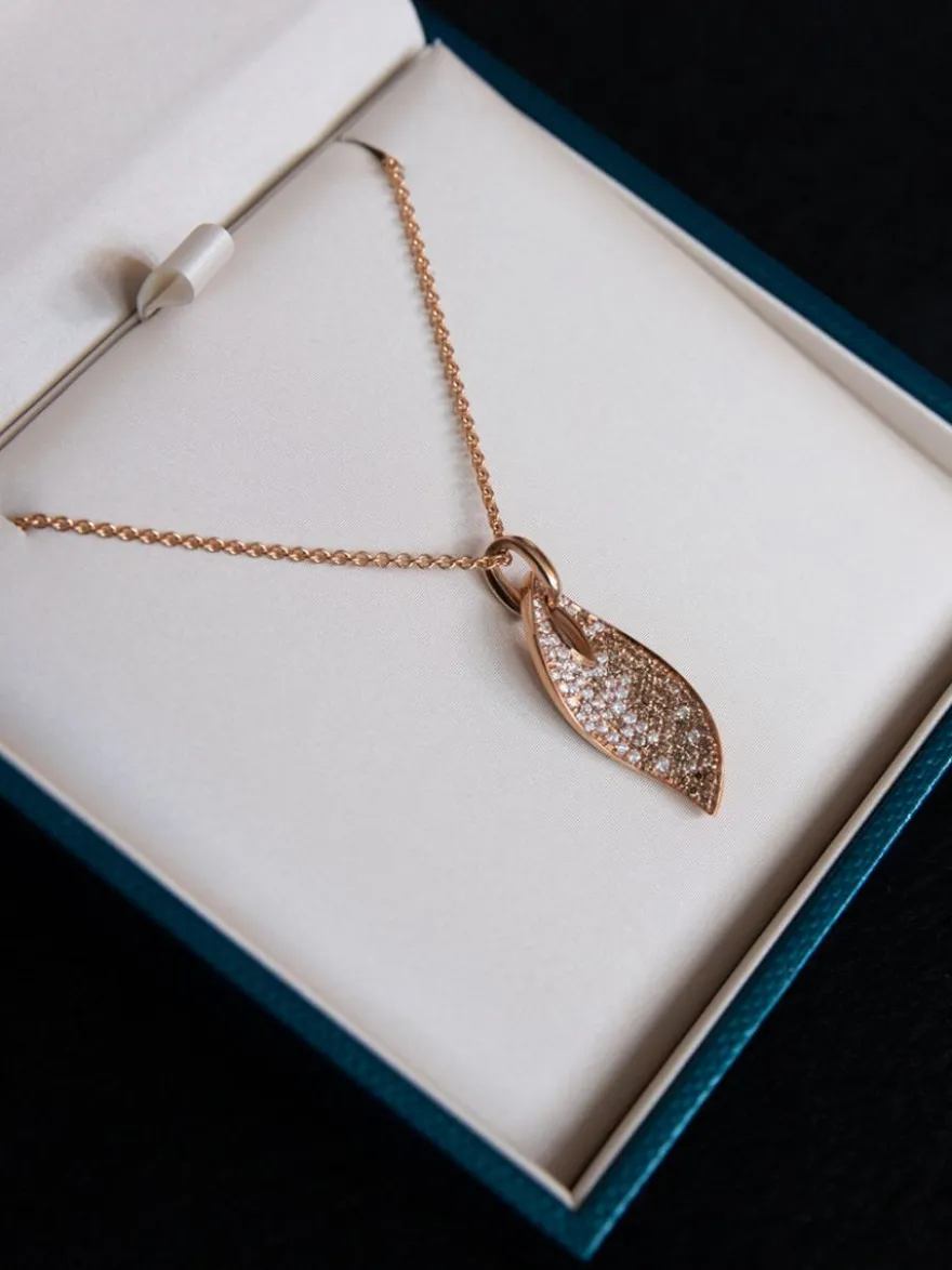 Roségouden hanger met witte en champagne diamant