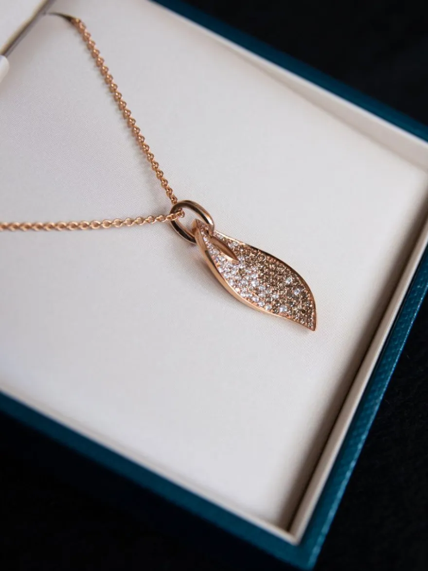 Roségouden hanger met witte en champagne diamant