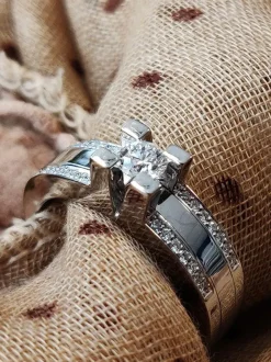 Strakke witgouden ring 0.25 crt. + Luxe cadeau