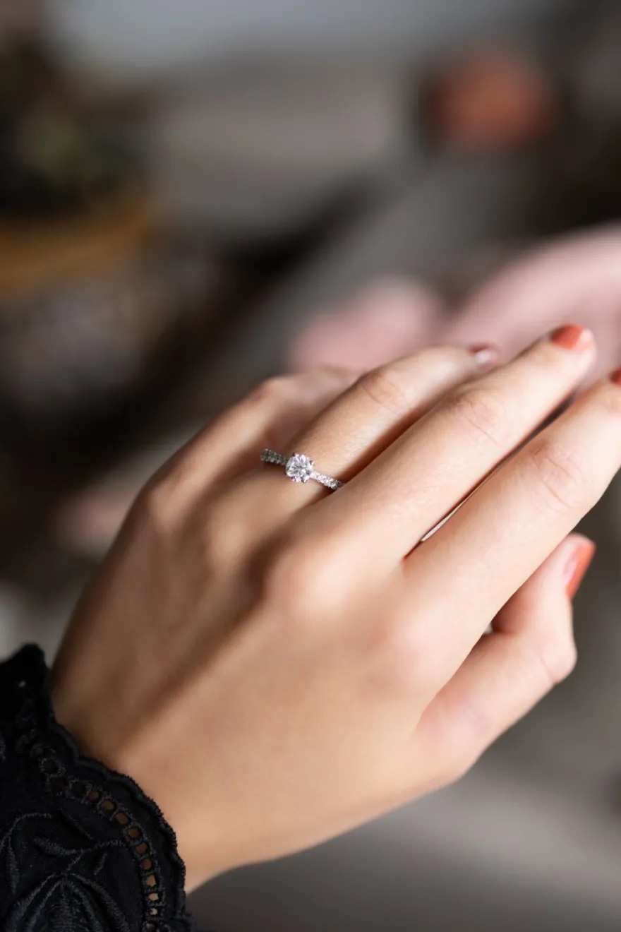 Veerman Juwelen Platina ring met briljant 0,72crt.