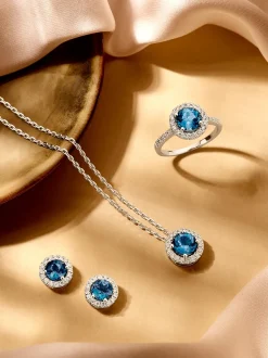 Witgouden collier london blue topaas en briljant 0,21crt.