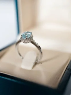 Witgouden ring met topaas en briljant + Luxe Cadeau